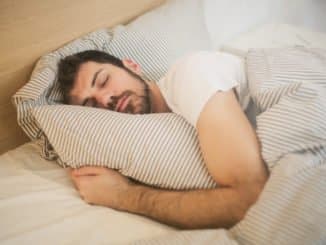 Ruhiger schlafen dank einer Therapiedecke