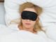 Schlafmaske und Gewichtsdecke sorgen für besseren Schlaf
