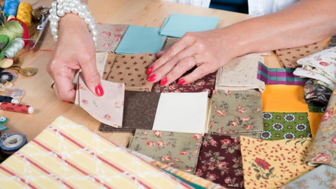 Patchwork Decke in Handarbeit